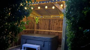 Kabin | Bathtub spa outdoor