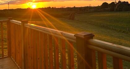 Fernlea Luxury Shepherds Hut - Sleeps 2 & Hot Tub