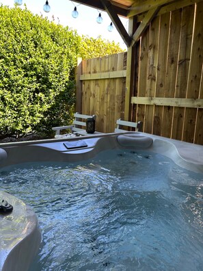 Ferienhütte | Außen-Whirlpool