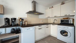 Fridge, microwave, dishwasher, coffee/tea maker