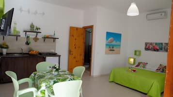 Basic Apartment | Living area