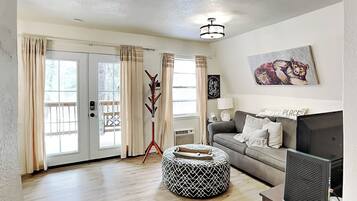 Studio (3 Bedrooms) | Bagian depan properti