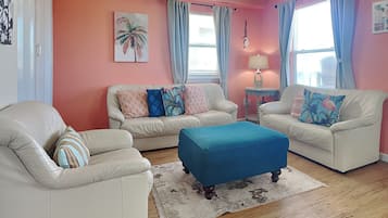 House (3 Bedrooms) | Living area | TV