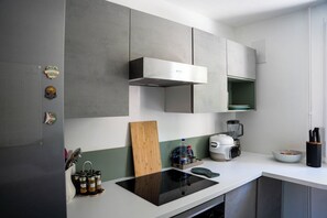 Kühlschrank, Ofen, Herdplatte, Geschirrspüler