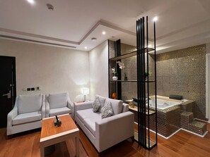 Luxury Double Room | Living area | TV