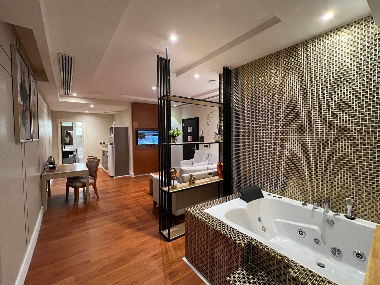 奢華雙人房 | 起居區 | 電視