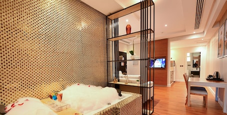 V.I.P Royal Suite | Bathroom | Shower, free toiletries, hair dryer, slippers