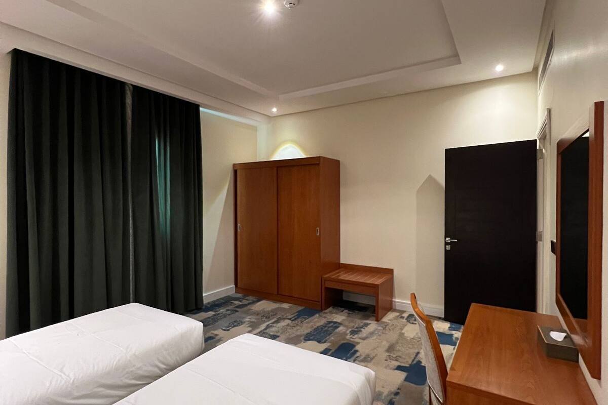 Junior Suite Twin beds | 1 bedroom, in-room safe, blackout drapes, soundproofing