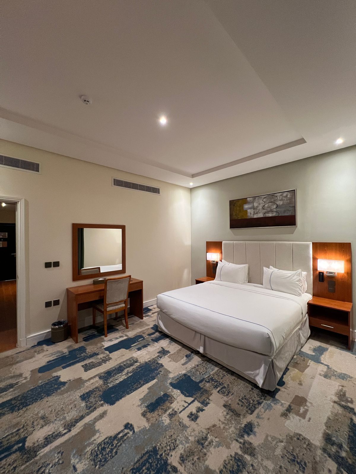 客房內保險箱、遮光布/窗簾、隔音、熨斗/熨衣板