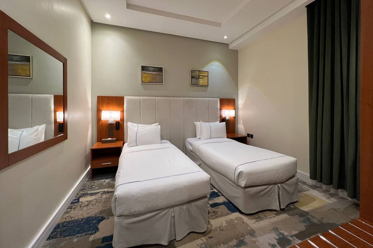 Executive suite | 1 bedroom, in-room safe, blackout drapes, soundproofing