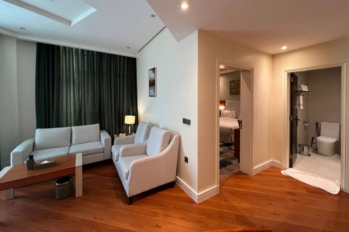 Panorama Suite King | 1 bedroom, in-room safe, blackout drapes, soundproofing