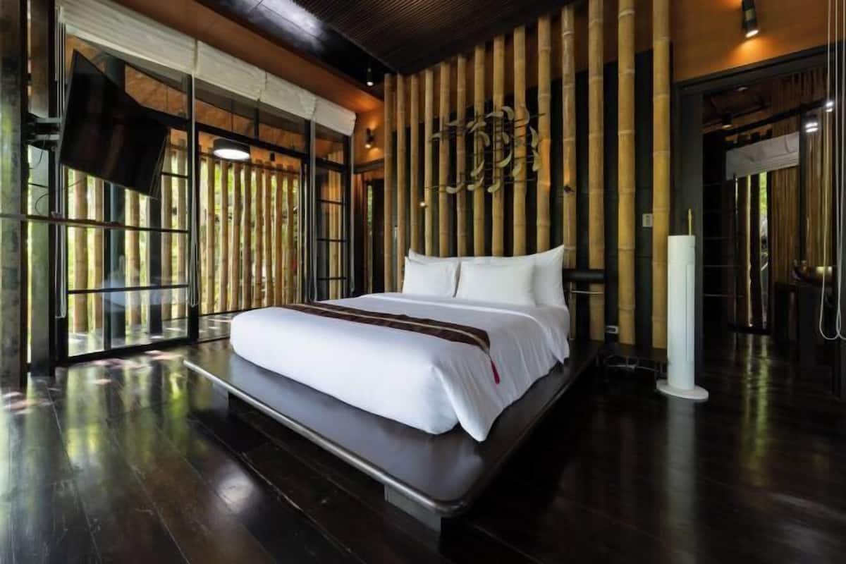 Artículos del minibar gratis, escritorio, wifi gratis y ropa de cama