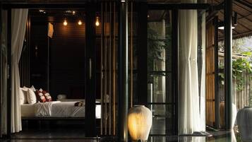 The Lake Jacuzzi | Free minibar items, desk, free WiFi, bed sheets