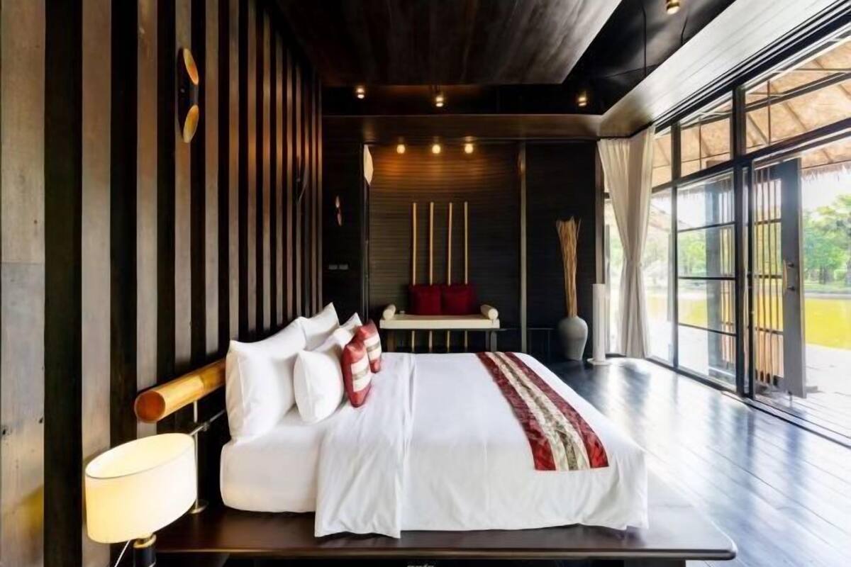 Artículos del minibar gratis, escritorio, wifi gratis y ropa de cama