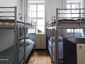 16-bed Mixed Dormitory | Free WiFi