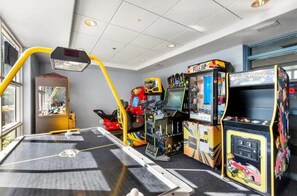 Games room - Fully equipped Lakeview Condo 10 min to Disney Sleeps 6! (Orlando)