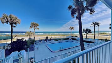 Condo (2 Bedrooms) | Property amenity