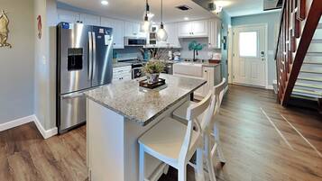 Condo (2 Bedrooms) | Property amenity