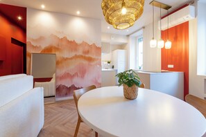 Dining - Le petit Berriat, near train station and town center (Grenoble)