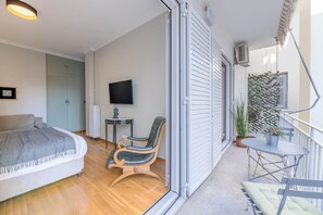 4 bedrooms, iron/ironing board, travel crib, free WiFi