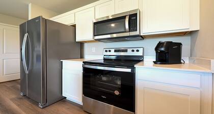 Charming 3-bedroom house with WiFi and AC in lovely Waukee