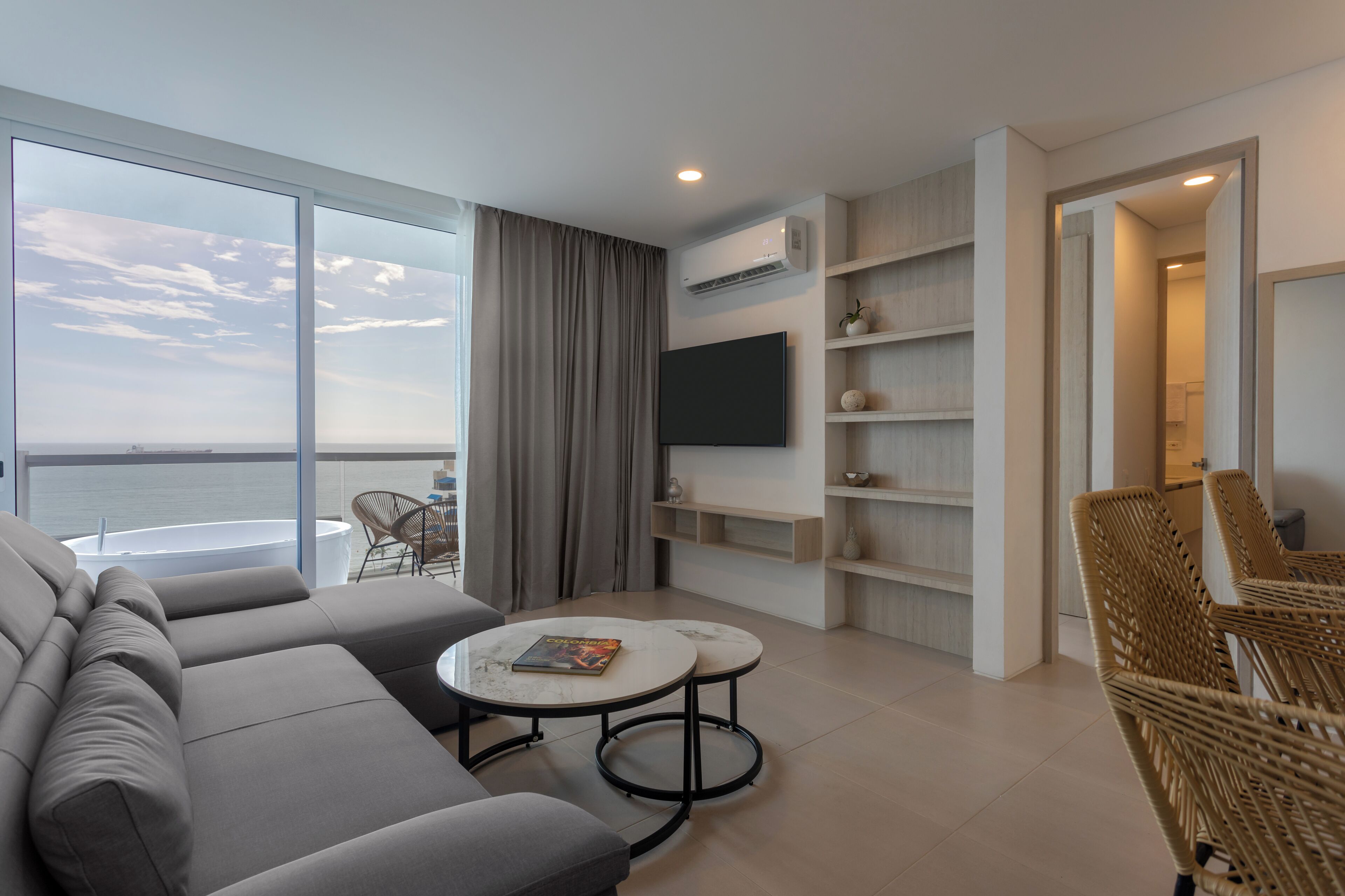 Deluxe Apartment | In-room safe, desk, laptop workspace, soundproofing
