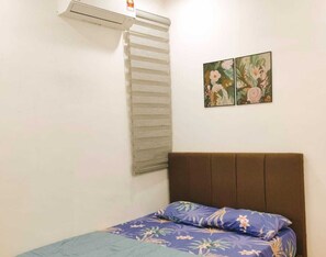 1 bedroom, iron/ironing board, bed sheets