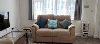 Annie's Hideaway - Coastal Holiday let. Hosts up to 4 guests. 2 bedrooms.