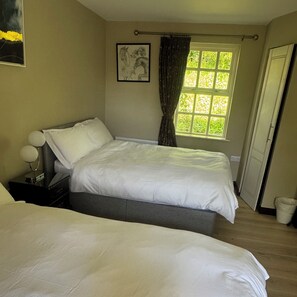 2 habitaciones, tabla de planchar con plancha y wifi gratis