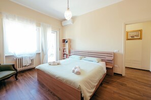 3 chambres, fer et planche à repasser, Wi-Fi, draps fournis