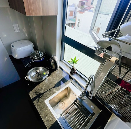 Fridge, microwave, stovetop, cookware/dishes/utensils