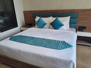 Deluxe Room | Desk, laptop workspace, free WiFi - The Aureum - A Unit of Sandy Blossom (Udaipur)