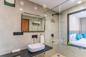 Luxury Room | Desk, laptop workspace, free WiFi