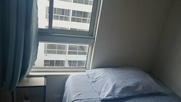 3 habitaciones, tabla de planchar con plancha, wifi y ropa de cama