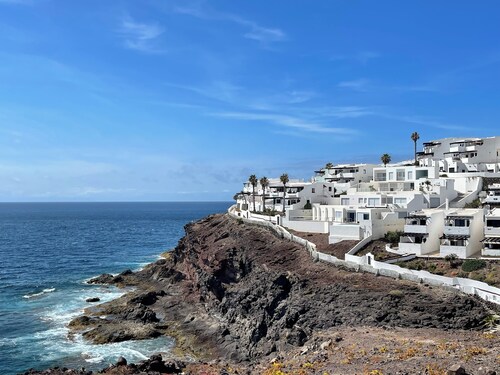 Cliffs Edge a home on the sea with magnificent ocean views and sunsets