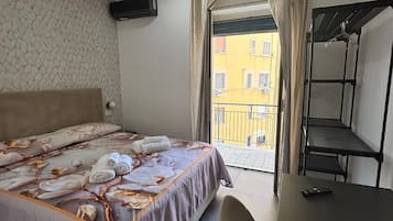 Kamar Deluks (Room 4) | Kedap suara, setrika/meja setrika, dan Wi-Fi gratis