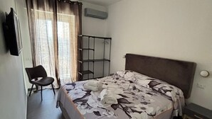Ảnh chưa phân loại, 3 trong số 16 ảnh, nút