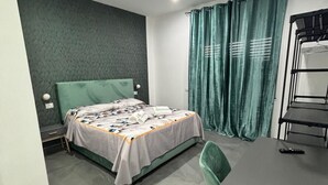 Ảnh chưa phân loại, 2 trong số 16 ảnh, nút