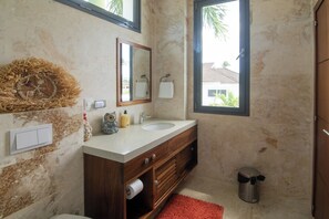 Asciugamani, sapone, carta igienica