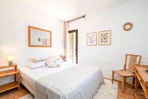 6 bedrooms, in-room safe, iron/ironing board, free WiFi - CASA AMAPOLA + ANEXO (Sant Josep de Sa Talaia / San Jose)