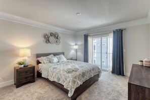 3 habitaciones, escritorio, tabla de planchar con plancha y wifi gratis 