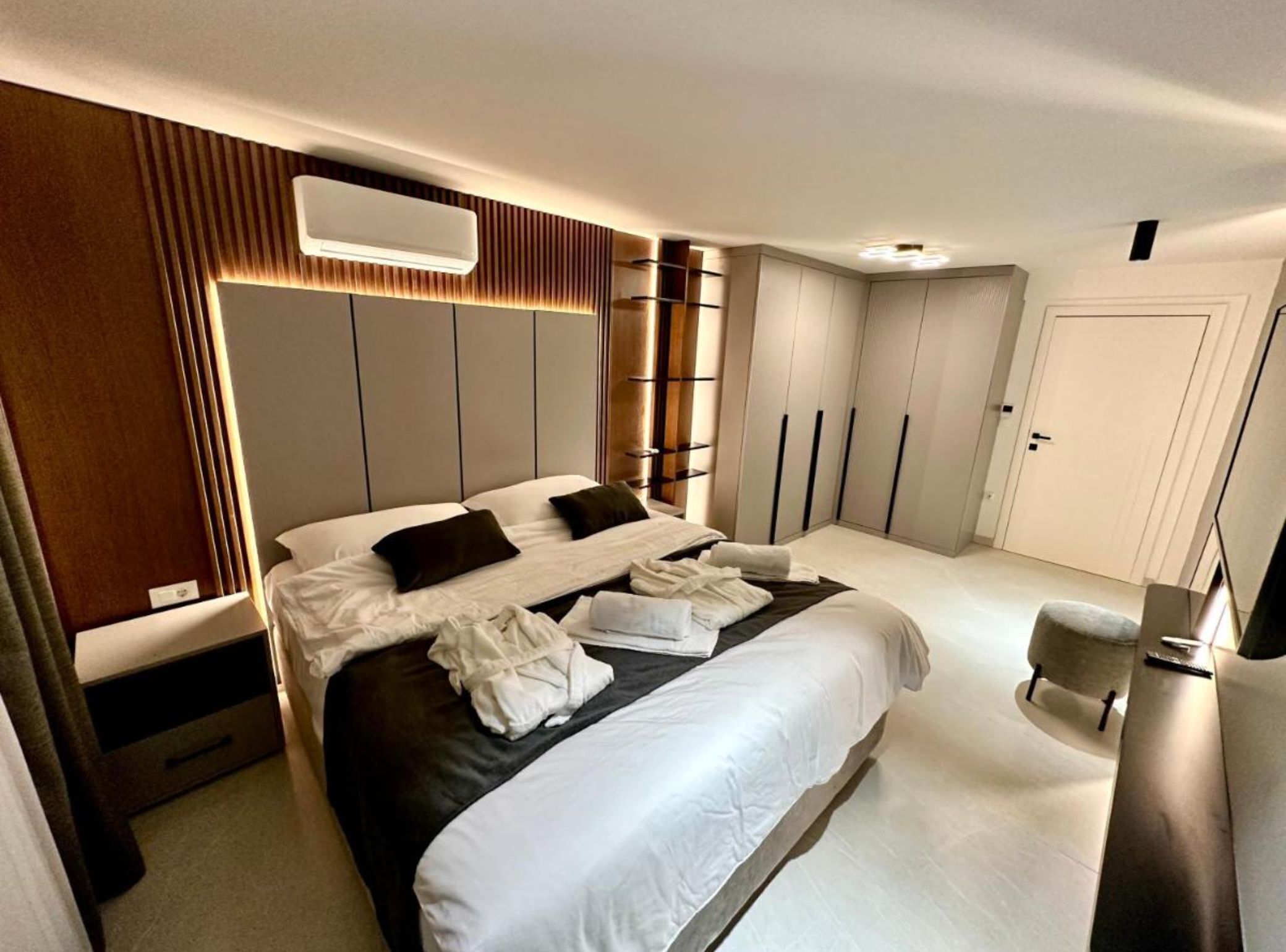 5 عدّة غرف نوم وأسرّة أطفال/رضّع