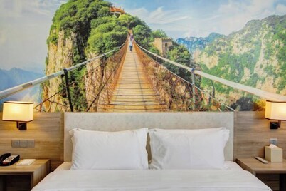 Yuncheng Yaduo Hotel (Yanhu South Wind Square)