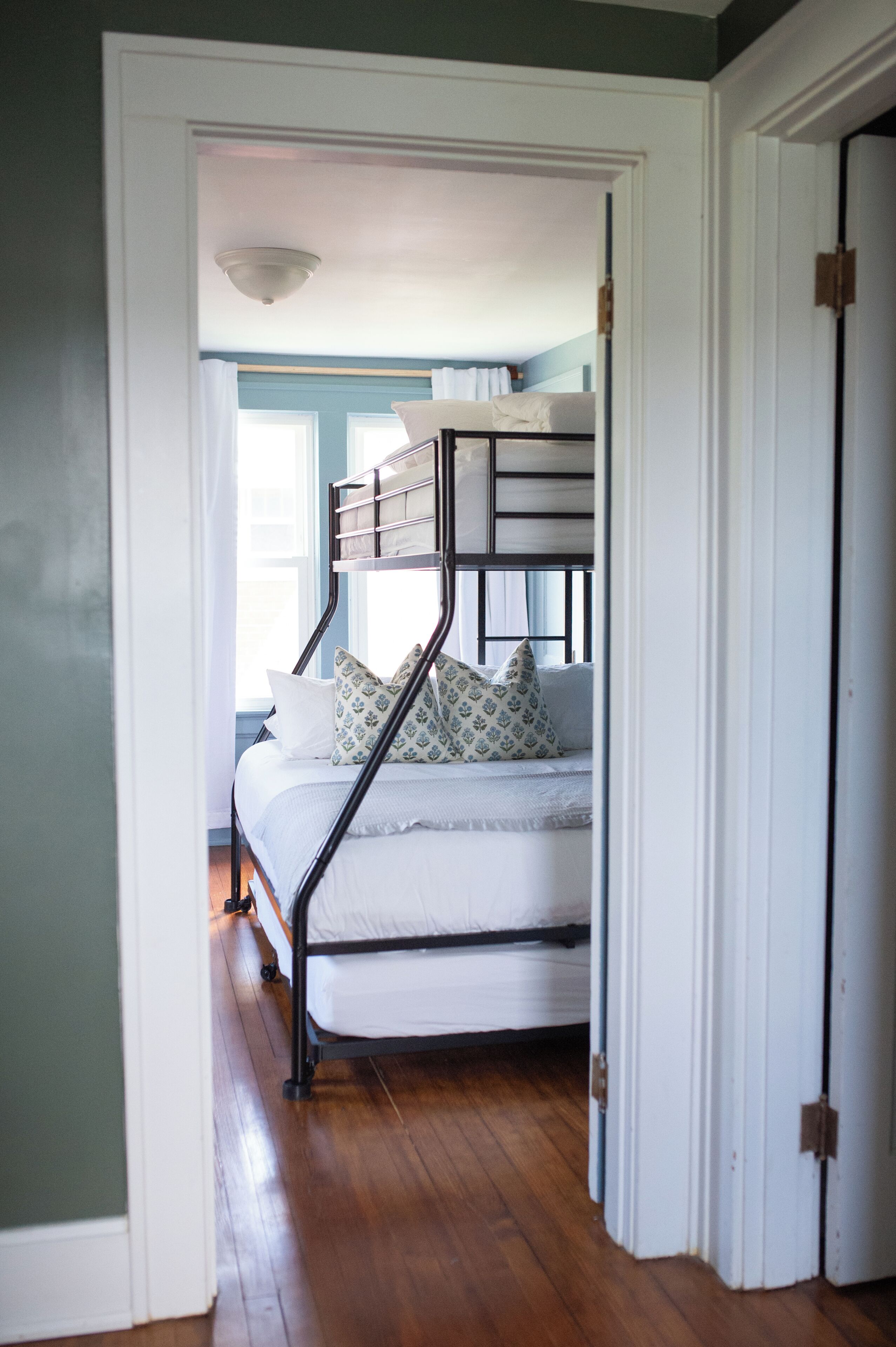 3 bedrooms, iron/ironing board, travel crib, free WiFi