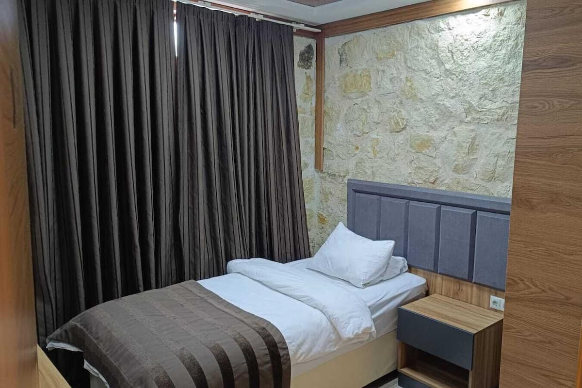 Economy Single Room | Desk, laptop workspace, blackout curtains, iron/ironing board