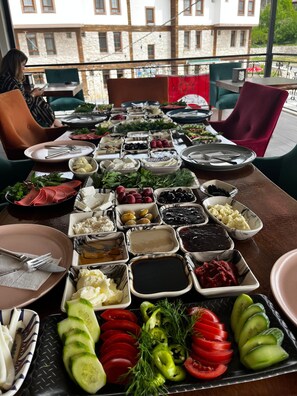 Free daily buffet breakfast - Kaşkaloğlu Hotel (Arapgir)