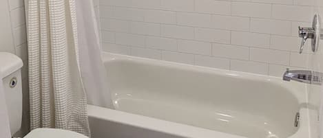 Whirlpool, Haartrockner, Handtücher, Seife