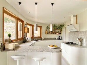 Refrigerador, horno, parrilla de estufa y lavavajillas 