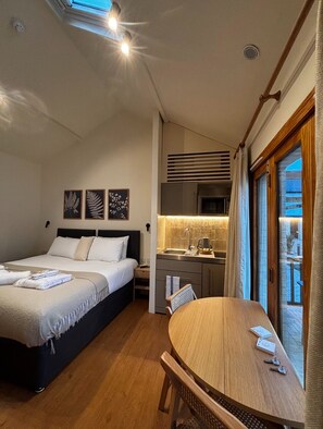 1 slaapkamer, een strijkplank/strijkijzer, internet, beddengoed