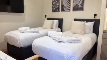 1 bedroom, iron/ironing board, internet, bed sheets